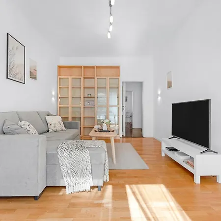 Urban Nivy Retreat *