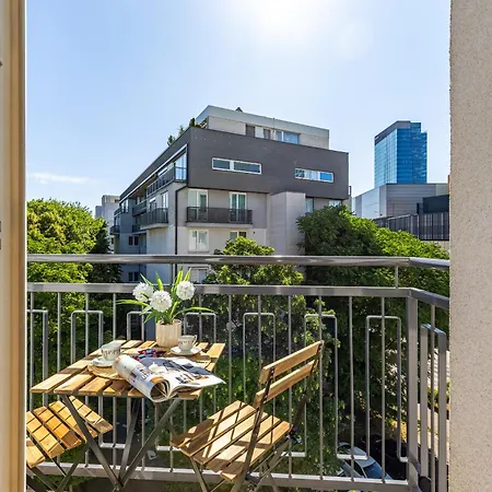 Urban Nivy Retreat *