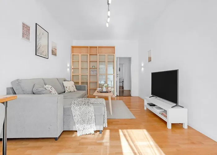 Urban Nivy Retreat *