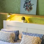 アパート Urban Nivy Retreat ブラチスラヴァ