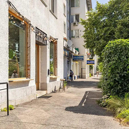 Urban Nivy Retreat *