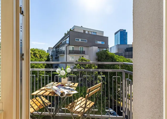 Urban Nivy Retreat *